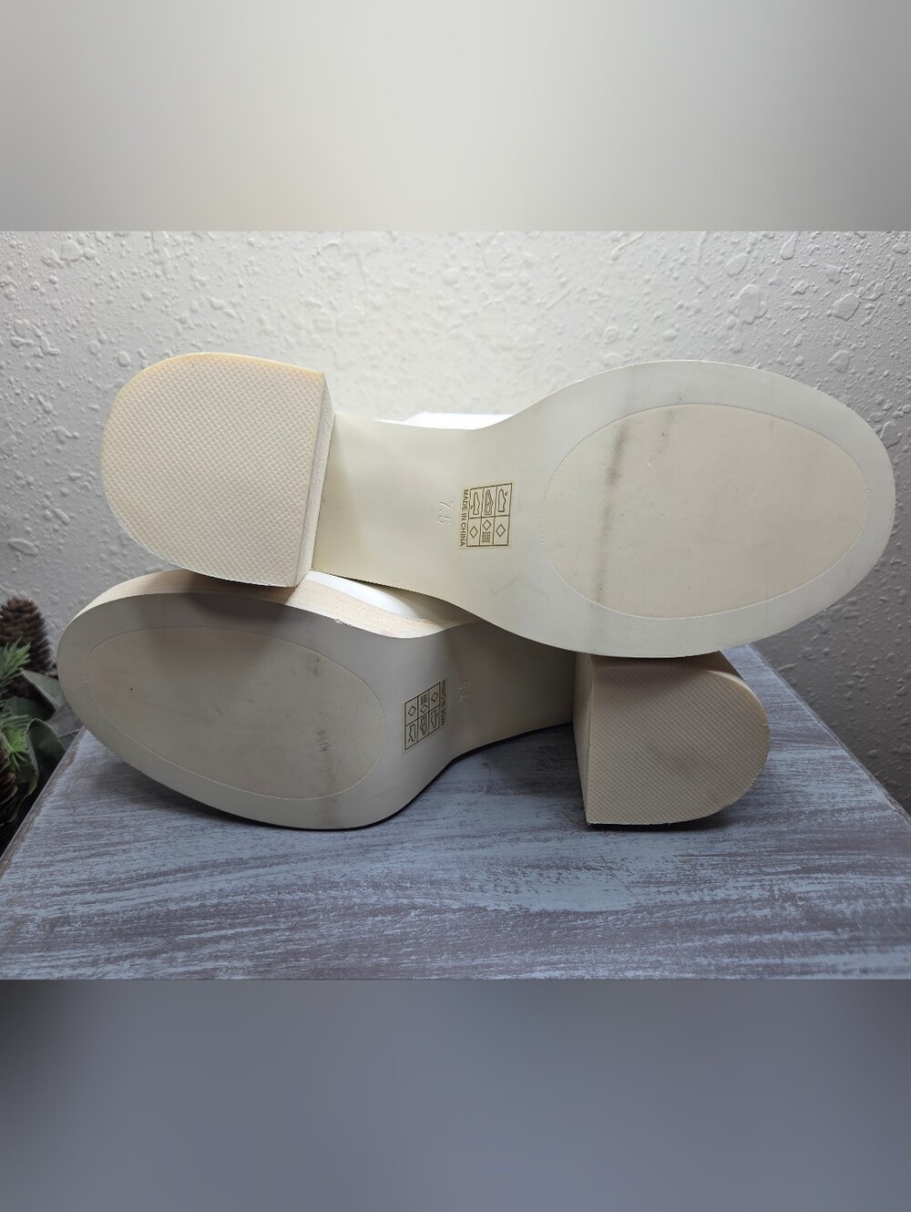 Altar'd State Off-White Platform Ankle Boots Size 7.5 - Picture 10 of 11